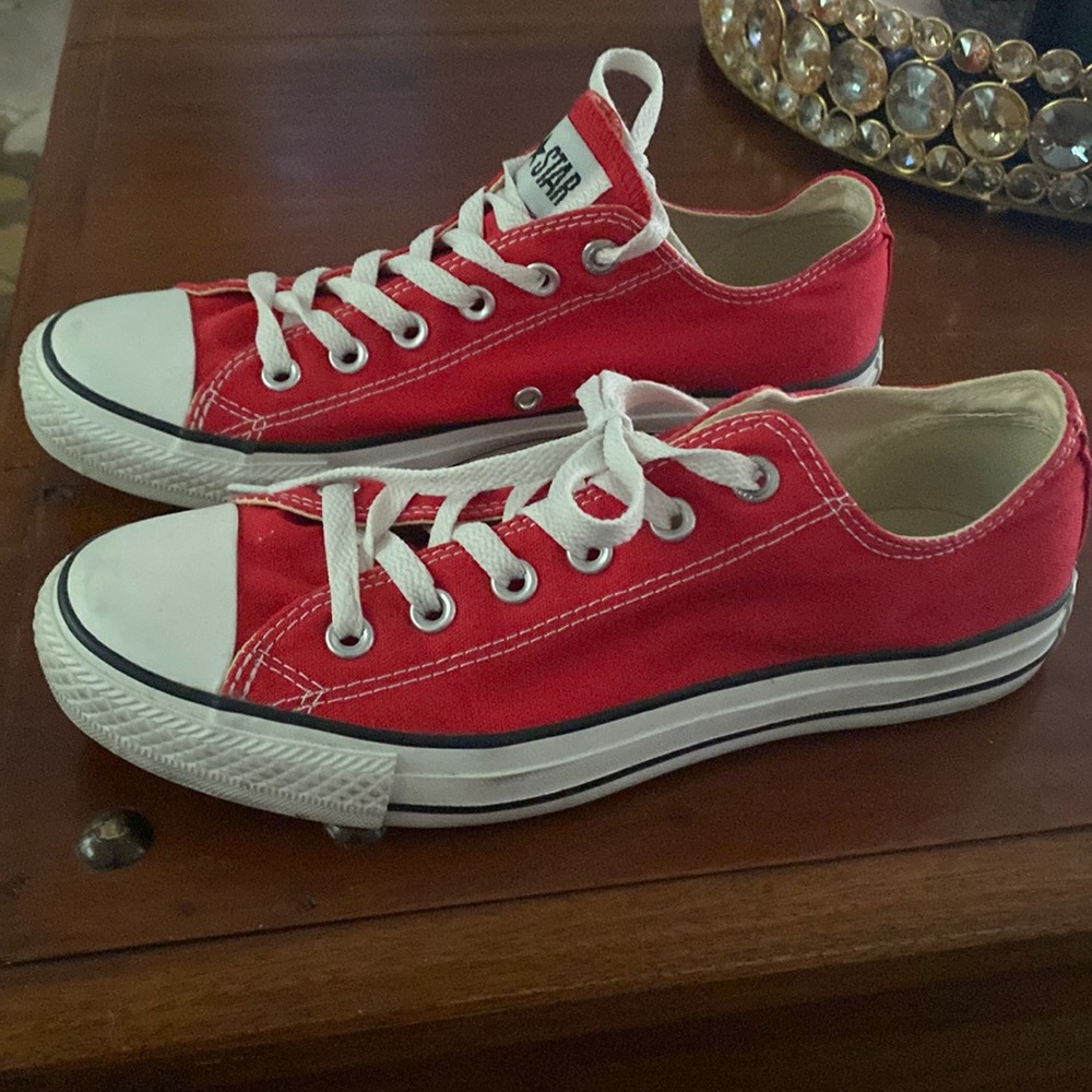 Converse Red